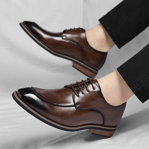 Chaussures en cuir véritable pour hommes, formelles et haut de gamme, fabriquées à la main pour une respirabilité optimale, adaptées aux tenues professionnelles et décontractées. - Product Image 4
