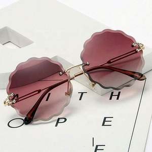 Gafas de Sol Redondas de Metal con Logotipo Personalizado, Gafas de Sol con Degradado de Color para Mujer, Gafas de Sol sin Montura con Forma de Flor para Mujer - Product Image 5