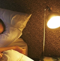 Ampoule LED 3W rechargeable à intensité variable avec télécommande pour l'éclairage d'ambiance intérieur