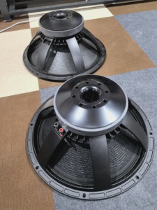 <span class=keywords><strong>Subwoofer</strong></span> YK 15TBX100 - 8 Ohm - 15''/<span class=keywords><strong>38</strong></span> <span class=keywords><strong>cm</strong></span> - 2000 Watts - Sensibilité 1W/1m : 96dB - Plage de fréquences : <span class=keywords><strong>38</strong></span> Hz-2000 Hz - Panier en aluminium - Product Image 3