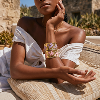 Dreamshow Emaille-Blumen Mode-Armreif in Rosa und Lila, 316L Edelstahl Vergoldet, Wasserfester Designer-Schmuck