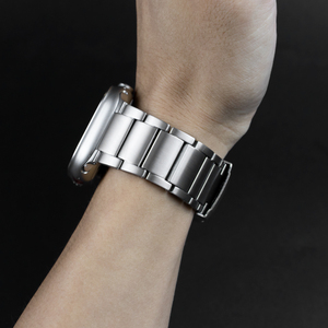 <span class=keywords><strong>Bracelet</strong></span> en titane pour <span class=keywords><strong>Apple</strong></span> <span class=keywords><strong>Watch</strong></span> Ultra Band 49mm <span class=keywords><strong>Bracelet</strong></span> de montre en <span class=keywords><strong>acier</strong></span> 38 44 40mm Luxury Series 8 7 6 5 4 SE <span class=keywords><strong>Bracelet</strong></span> en métal pour IWatch - Product Image 6