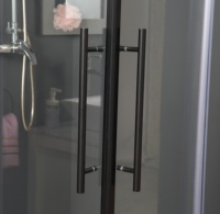 Cabine de douche coulissante carrée chromée 90x90 avec cadre, verre trempé 6 mm, roulettes ovales en laiton
