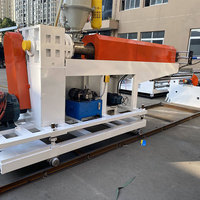 Machine de laminage par extrusion de feutre à haute productivité, largeur 1650 mm, contrôleur programmable PLC pour tapis et moquettes