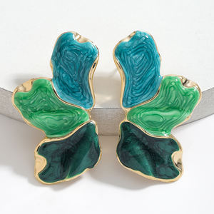 रेट्रो सुरुचिपूर्ण क्लैवर फूल स्टड ईयररिंग्स व्यक्तिगत भाग्यशाली घास बालियां छुट्टी पार्टी फैशनेबल सामान - Product Image 5