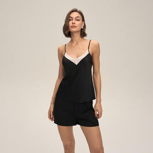 Ensemble de pyjama d'été confortable pour femme en satin uni avec dentelle, sans manches et short, idéal pour la détente - Product Image 4