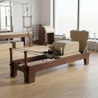 Tmax Pilates Reformer aus Holz, Kommerzieller Holz-Pilates-Reformer, Mindestbestellmenge 1, Pilates-Ausrüstung aus Roteiche im Angebot