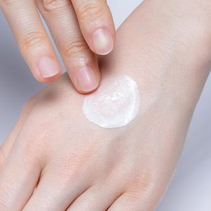 Loción Herbal Vegana Orgánica Lance OEM ODM <span class=keywords><strong>con</strong></span> Protección UV de Banda Ancha SPF50+PA+++ <span class=keywords><strong>para</strong></span> <span class=keywords><strong>Piel</strong></span> Seca, <span class=keywords><strong>Grasa</strong></span> y Sensible - Product Image 3