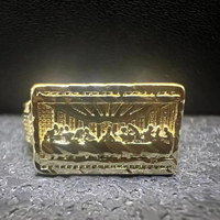 Op maat gemaakte 18K vergulde roestvrijstalen herenring met diamantgeslepen 'Laatste Avondmaal'-nugget design