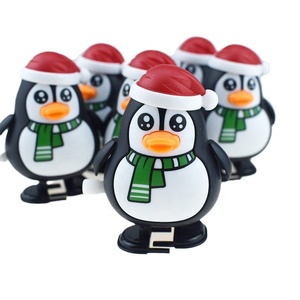 ตุ๊กตาเพนกวินหมวกแดงไขลานพลาสติกขายส่ง ขนาด 7*5 ซม. ของขวัญคริสต์มาส - Product Image 1