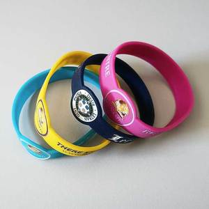 זול לוגו מותאם אישית wristbands שעון בצורת צמיד סיליקון קישוט צמידים עבור מתנות קידום מכירות - Product Image 1