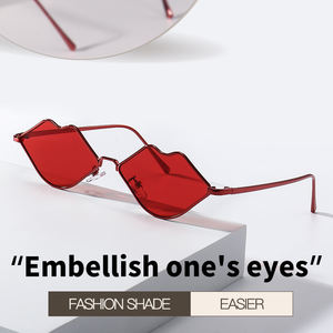 ファッションサングラス女性用レトロなリップ型キスサングラスデザイナーレンズフレーム付き合金メガネステンレス素材 - Product Image 2