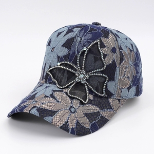 Nuovo cappello da donna traspirante in pizzo con strass, ricamo a farfalla, rete floreale, visiera a becco d'anatra, stile fatato e versatile - Product Image 4