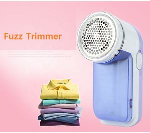 Mini Afeitadora Eléctrica Recargable de Triple Cuchilla para Ropa, Elimina Eficazmente las Pelusas, Portátil para Coche, Hogar y Autocaravana - Product Image 4