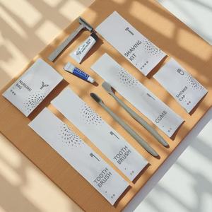 Kit de Artículos de Aseo Desechables, Juego de Cepillo de Dientes, Peine y Afeitadora, Gorro de Ducha, Bolsa de Enfermería, Suministros de Hotel Reutilizables - Product Image 1