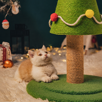 Arbre à chat de Noël, tour à gratter en sisal avec base confortable et ornements suspendus, griffoir festif pour chat