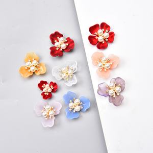 Apliques de plástico para vestido de <span class=keywords><strong>novia</strong></span>, accesorios de joyería, tres hojas, concha de imitación, Perla de gelatina, flor, botón de diamantes de imitación - Product Image 3