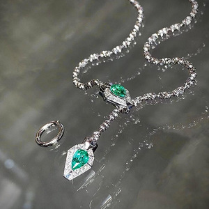 Collier chaîne délicat en acier inoxydable plaqué or 18 carats avec zircone bleue en forme de goutte d'eau - Product Image 6