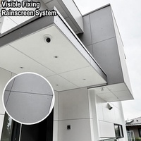 Revêtement mural extérieur moderne à ancrage apparent, mur-rideau ventilé pour villa