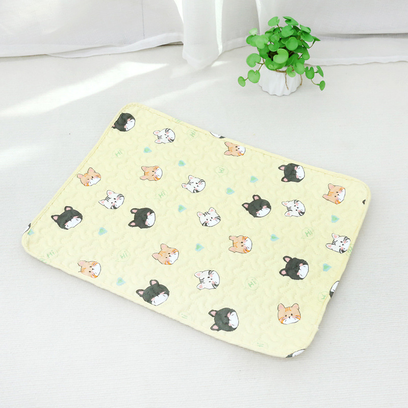 Embossed cushion - Creamy yellow cat