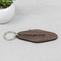 Porte-clés en bois en forme de planche de surf, texte gravé au laser personnalisé, logo, porte-clés en bois naturel, cadeau