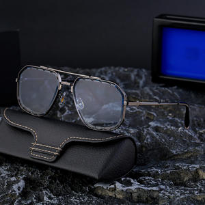 แว่นกันแดดทรงเหลี่ยมสำหรับผู้ชาย รุ่นปรับแต่งได้ เลนส์ PC ป้องกันรังสียูวี 400 กรอบสีดำ แฟชั่นกลางแจ้ง ผลิตที่ไถโจว รุ่น WF 5G85 - Product Image 1