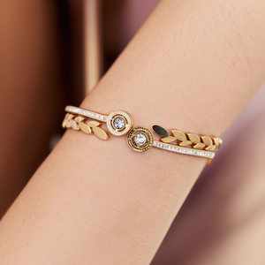 Pulsera de acero inoxidable chapada en oro con detalles de diamantes para mujer, joyería de moda. - Product Image 3