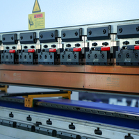 Presse plieuse hydraulique automatique à commande numérique CNC pour le traitement de la tôle d'acier et de la fer