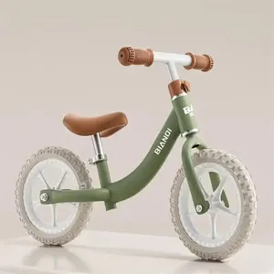 2024 ucuz yeni Mini bebek eğitim Scooter gazla çalışan hiçbir ayak pedalı çocuklar için binek oyuncaklar denge bisikleti