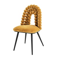 Collection de meubles personnalisés, style moderne et contemporain, chaises de salle à manger en velours, réglables, avec structure en fer doré poli.