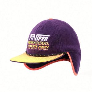 Gorro de invierno personalizado morado de forro polar Speed Fleece con orejeras, gorra snapback de invierno cálida de forro polar con bordado y visera con cordón - Product Image 1