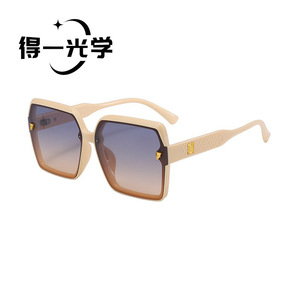 Square <b>Sunglasses</b> Black PC Frame UV400 Women Fashion - Product Image 2