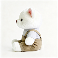 Niedliche Plüsch-Katze im Karo-Latzhose-Set: Superweiche, Flauschige Stoffkatze mit Khaki-Karo-Latzhose, Entzückendes Katzen-Plüschtier