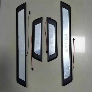 Protector de Umbral de Puerta de Coche 5D de Alta Calidad con LED para SUZUKI Ertiga 2018 en Adelante, Venta al Por Mayor de Fábrica KQD - Product Image 2
