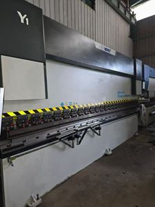 Máquina de Doblado Electrohidráulica de Alta Precisión de 170 Toneladas y 5 Metros, Equipo Industrial de Doblado de Chapas Metálicas de Alta Resistencia y Durabilidad - Product Image 4