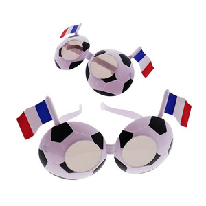 Lunettes de soleil à thème <span class=keywords><strong>football</strong></span> avec drapeaux nationaux, en polycarbonate, monture large, collection automne <span class=keywords><strong>2023</strong></span>, unisexe, pour décoration de bar - Product Image 2
