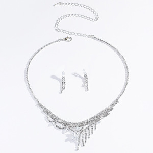 Satu <span class=keywords><strong>Set</strong></span> perhiasan pernikahan tembaga elegan grosir kalung pengantin dengan berlian imitasi zirkon untuk pengantin wanita - Product Image 4