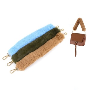 Meetee F-S001 Tracolla Singola da 40 cm, Borsa a Tracolla Portatile in Peluche, Accessori per Borse con Catena, Cinghia in Pelliccia per Borsa - Product Image 1