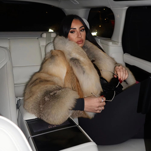 Giacca Lussuosa 2025 con Collo Ampio Reversibile Cappotto <span class=keywords><strong>Invernale</strong></span> Corto Altamente Traspirante da <span class=keywords><strong>Donna</strong></span> in Vera Pelliccia Naturale di Volpe Dorata - Product Image 5