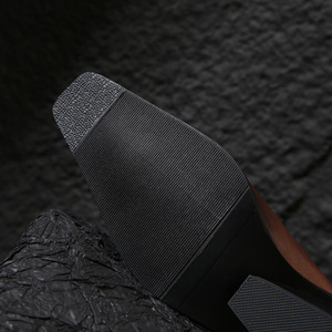 Dép sandal nữ mùa hè 2026 chất liệu da thật đế xuồng cao gót vuông mũi vuông kiểu xỏ ngón có kim loại - Product Image 6