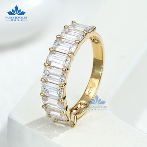 プロカスタム18KソリッドゴールドMoissaniteソリティアダイヤモンドリングエメラルドカット形状婚約ジュエリーGRA証明書付き - Product Image 1