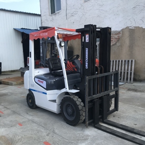 Vente à chaud de chariots élévateurs d'occasion Chariot élévateur diesel TCM fabriqué au Japon Machines de construction d'occasion haute performance - Product Image 2