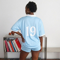 Set Jersey dan Celana Pendek Sepak Bola Wanita dengan Logo Custom, Panjang Setengah Betis, Model Longgar, 100% Polyester, Cepat Kering, Bernapas, Streetwear Musim Panas