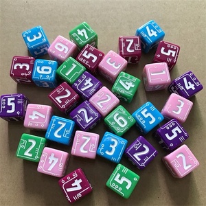 Vente flash Jeu de dés Yahtzee Dés à six faces carrés 16 mm D6 Dés noirs et blancs pour enfants - Product Image 1