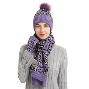 Vente en gros 2025 Vente chaude <span class=keywords><strong>Ensemble</strong></span> cadeau d'hiver de luxe pour femmes Mode 3 pièces <span class=keywords><strong>Ensemble</strong></span> <span class=keywords><strong>écharpe</strong></span>, gants et chapeau en tricot léopard chaud d'hiver - Product Image 3