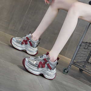Chaussures de sport décontractées tendance Torre 2025 pour femmes, célèbres sur internet, à semelle épaisse, rehaussantes, polyvalentes et à la mode pour hommes et femmes - Product Image 1