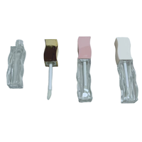 Vente en gros de tube de brillant à lèvres classique et magnifique conteneur d'emballage en forme de vague unique en plastique métallique design tubulaire pour rouge à lèvres