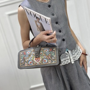 Bolso de Hombro Cruzado Estructurado de Cuero PU con Bordado Floral Vintage para Mujer, Tipo Doctor Box con Asa Superior - Product Image 6