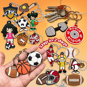 2025 Phổ Biến Bóng Rổ Bóng Đá Bóng Đá Bóng Đá Thể Thao Mũ Bảo Hiểm Móc Chìa Khóa Tùy Chỉnh Mềm PVC Cao Su Thể Thao Móc Khóa Cho Nam Giới Vòng Chìa Khóa - Product Image 1