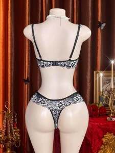 Conjunto de lencería sexy de encaje de 2 piezas para <span class=keywords><strong>mujer</strong></span>, sujetador con aros y bordado floral, tanga, ropa interior transpirable de jersey - Product Image 2